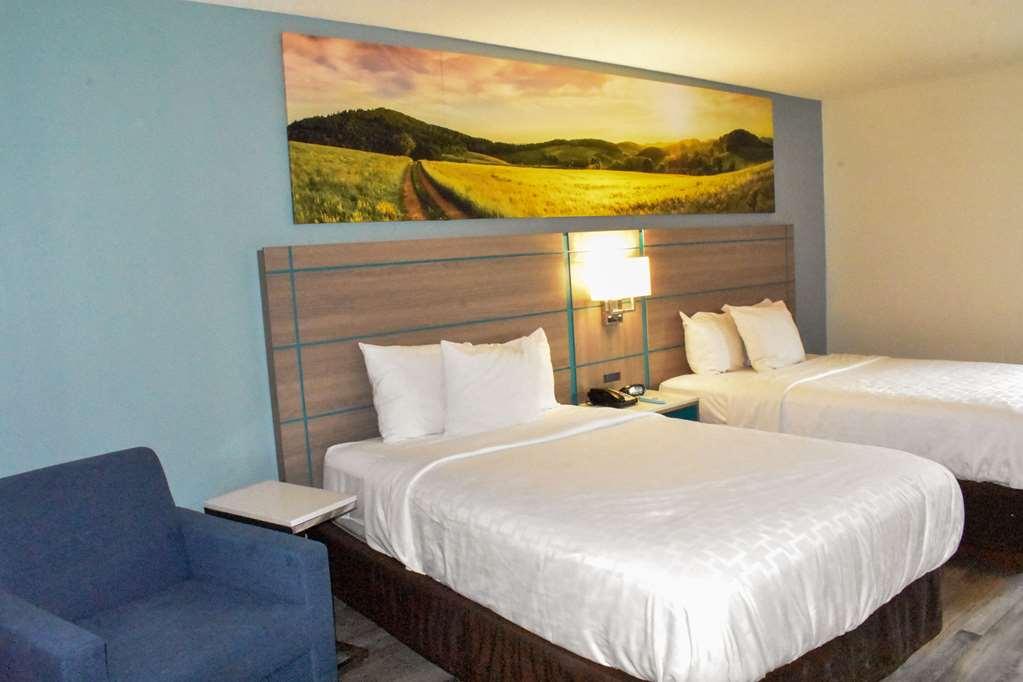 Clarion Pointe - Lyons West Hotel 2*