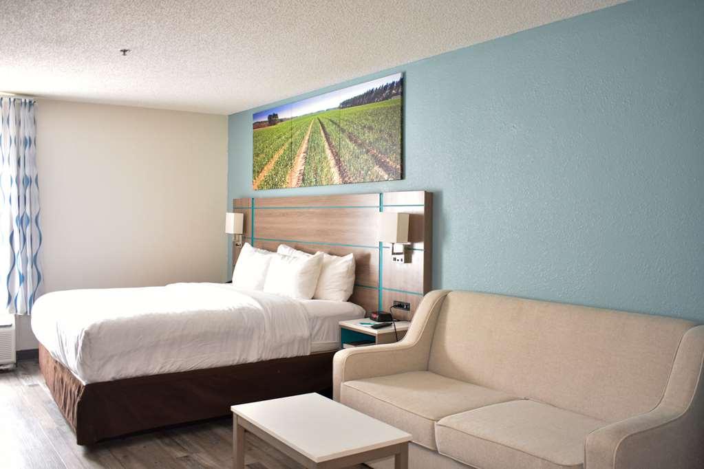 Hotel Clarion Pointe - Lyons West 2*